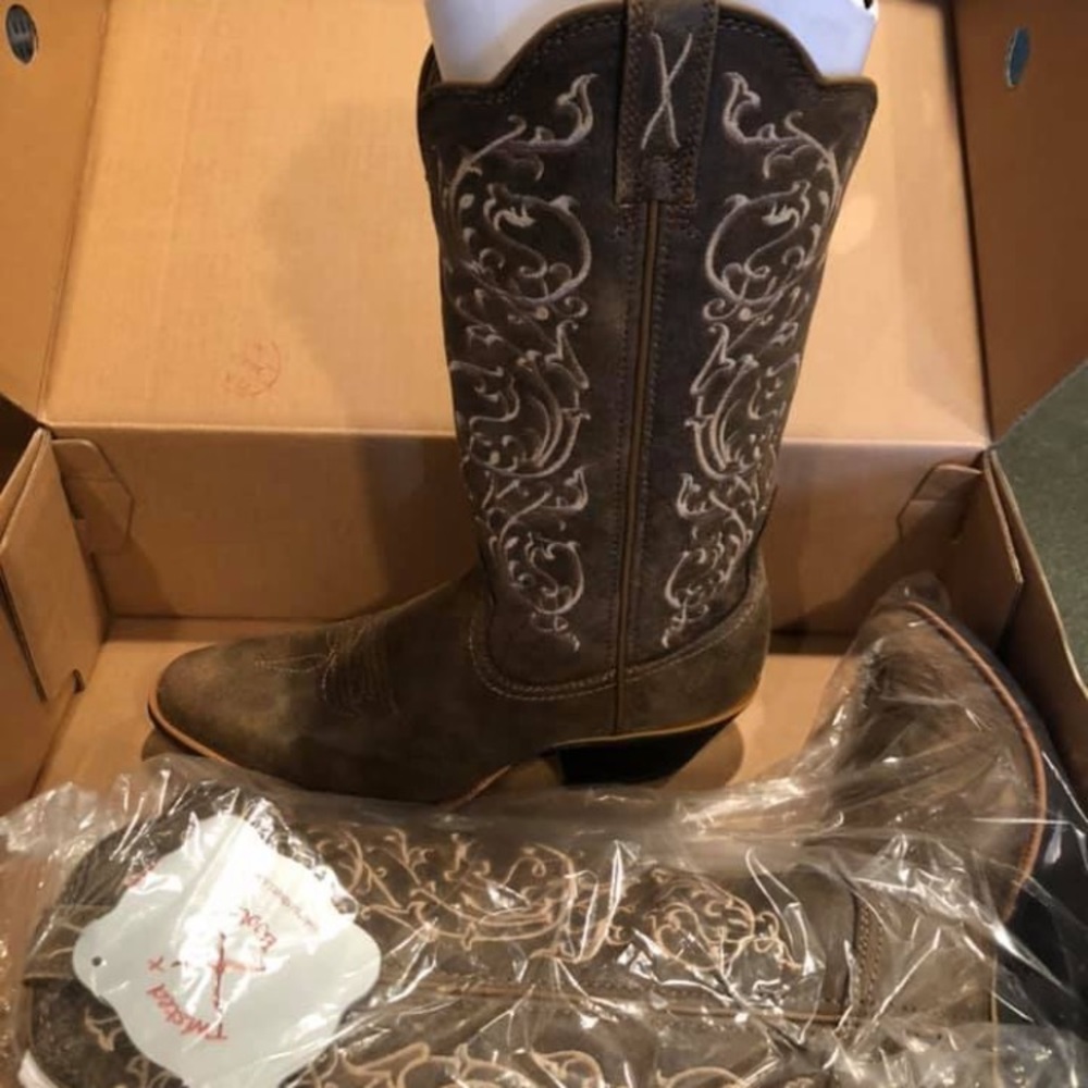Women’s Twisted Cowgirl Boots